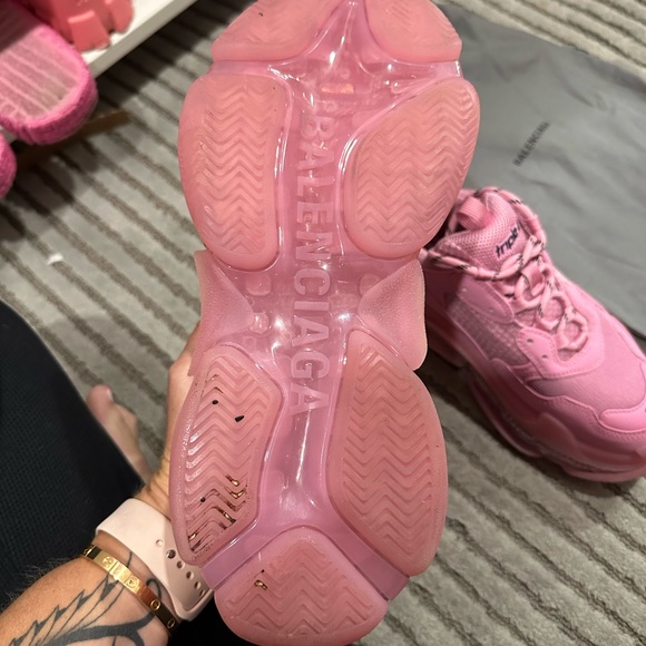 Balenciaga Triple S sneakers in pink - Picture 5 of 11